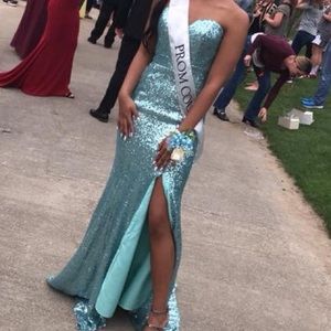 Beautiful Mint Green Evening gown